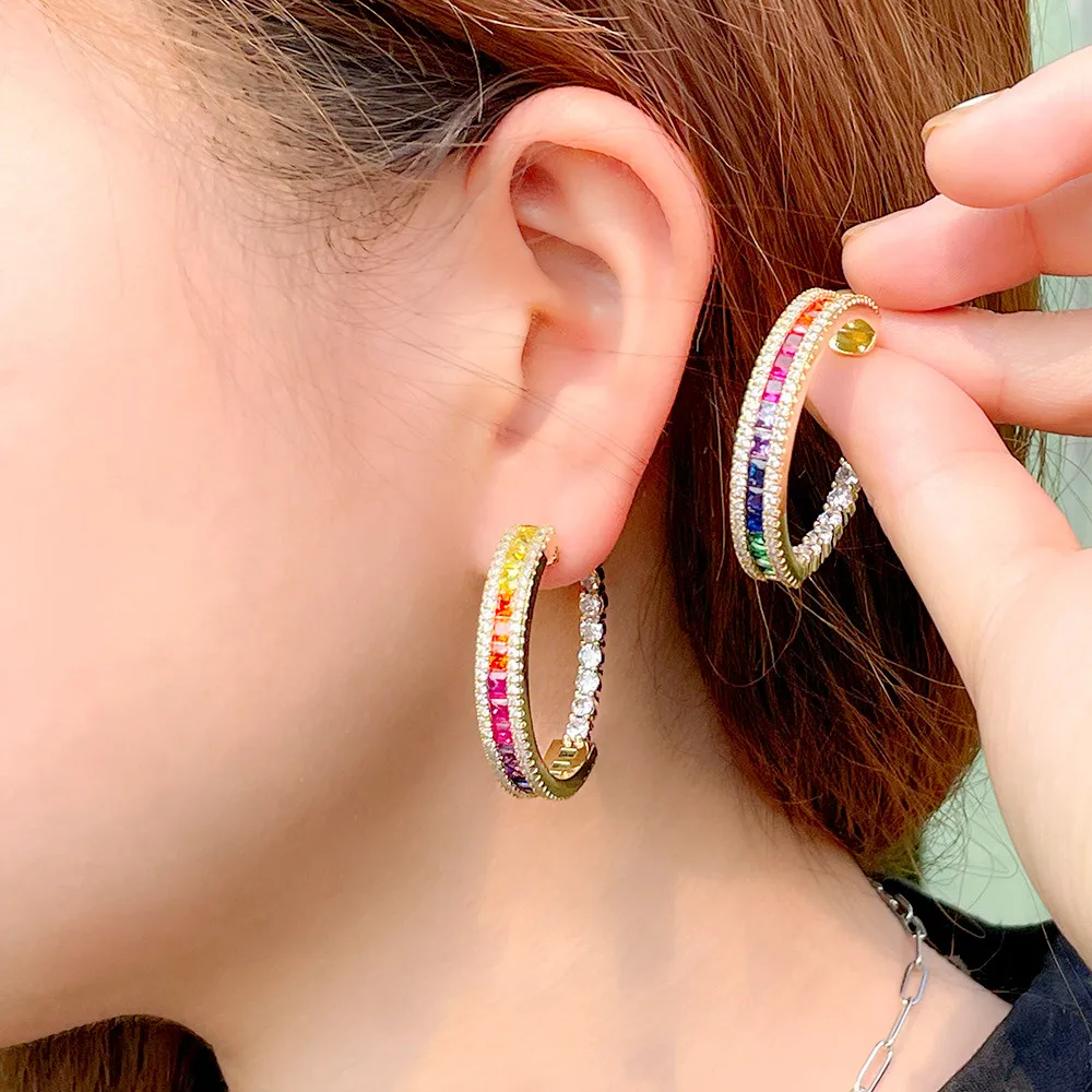 CWWZircons Trendige Bunte Regenbogen-Kubikzirkonia Große Goldfarbene Runde Creolen für Frauen Boho Alltag Party Schmuck E0813 – Detail 2
