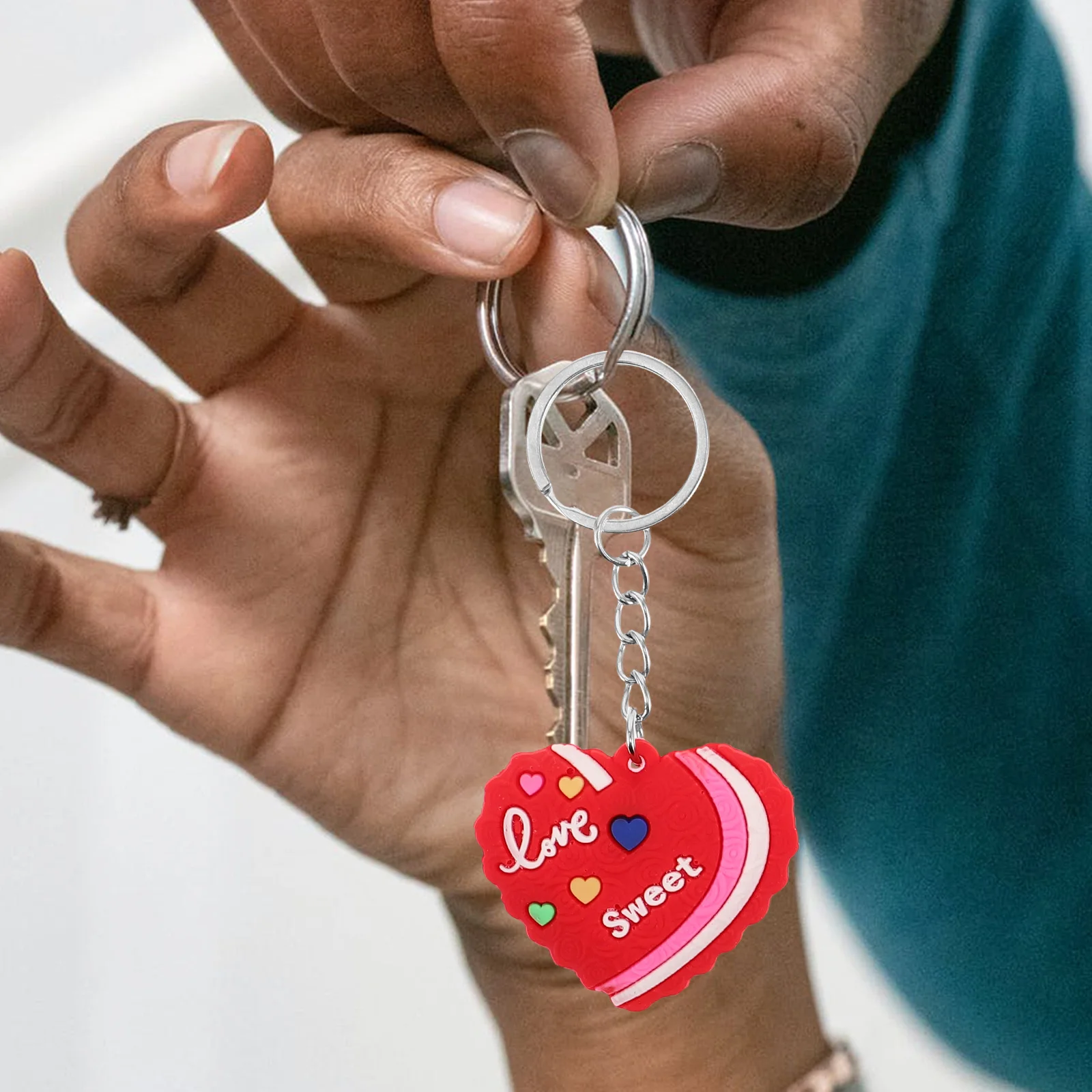 

4Pcs Rose Silicone Heart Keychains Creative Soft Cute Small Pendant Valentine Day Bag Backpack Decoration Love Car Keychain