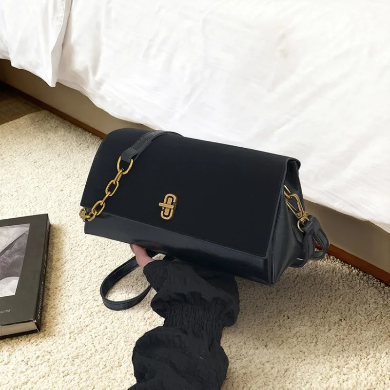 High End Minimalist Diaper Bag For Women Shoulder Bag Letter Logo Trendy Design Large Capacity Commuter Elegant Classic Leather