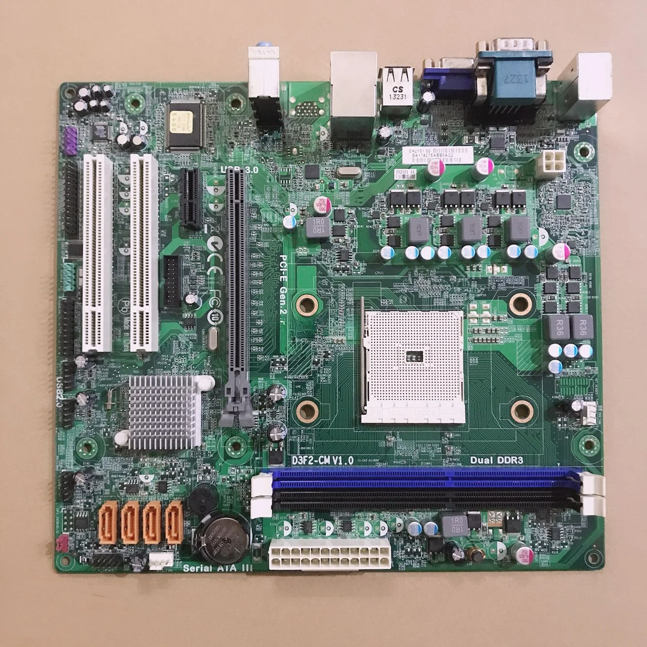 

For Original, Tsinghua Tongfang FM2 Main Board D3F2-CM V1.0 Integrated Graphics Card DDR3 Memory Support 730 740