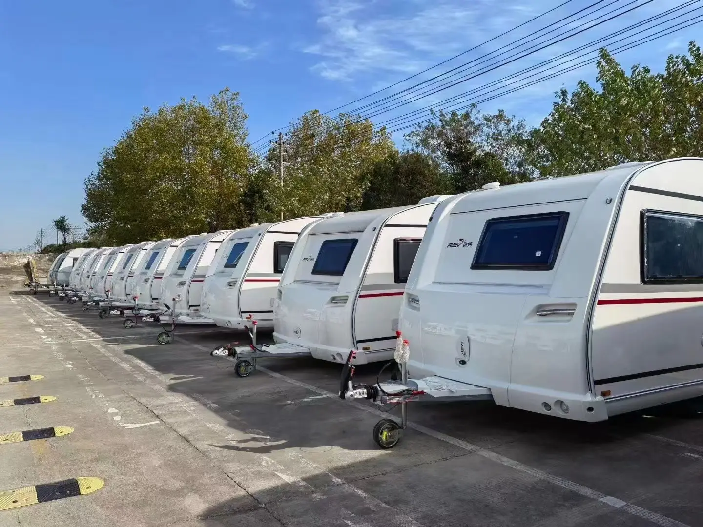 

China Manufacture High Quality Camping Flat Pickup Truck Camper Custom Design