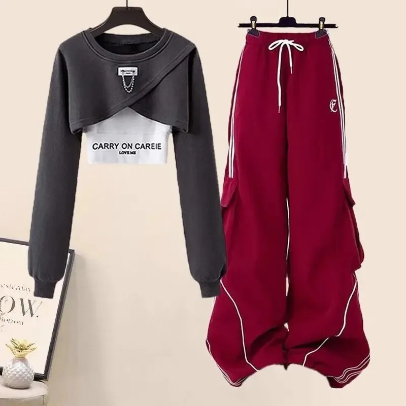 ชุดเซ็ตแฟชั่นใหม่สำหรับเด็กผู้หญิง ฤดูใบไม้ผลิ ฤดูใบไม้ร่วง 2026 สไตล์เกาหลี เสื้อถักไหมพรมสุดหรู+เสื้อกั๊ก+กางเกงคาร์โก้ลำลอง ชุด 3 ชิ้น