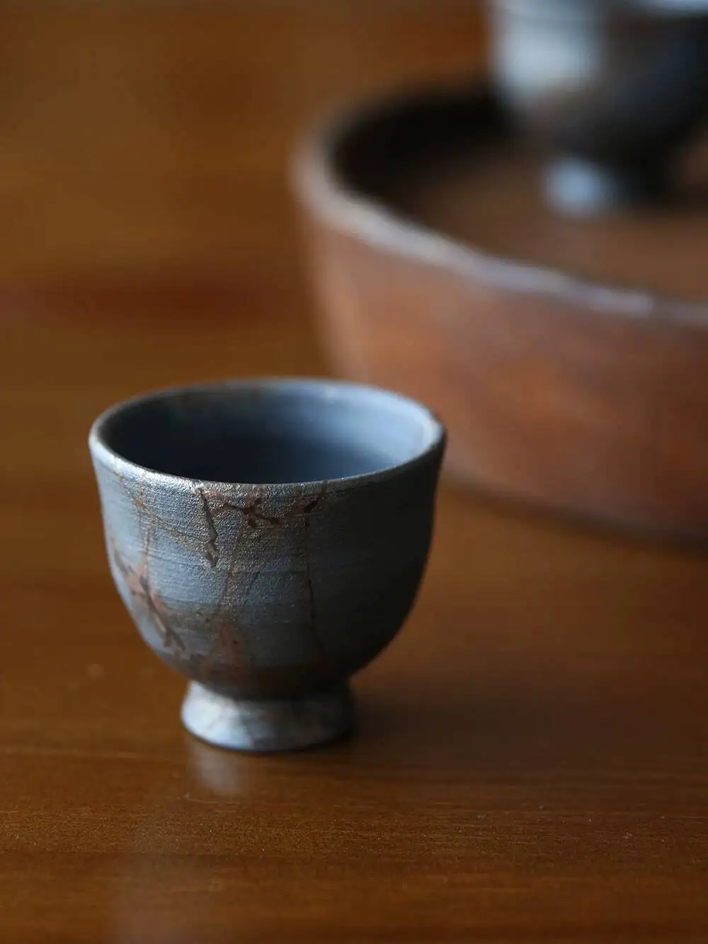 Taza de Degustación de Té de Patilla Alta con Diseño de Algas Hecha a Mano por Fujita Tetsu, Cerámica Tokoname Importada de Japón, Taza Pequeña para Sake, En Stock