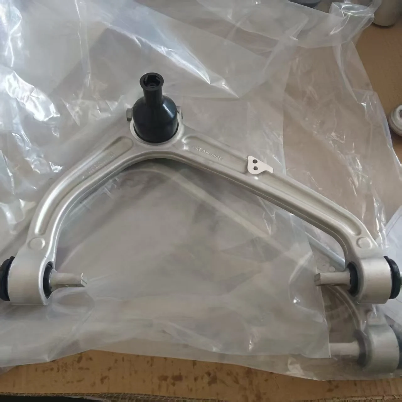 ذراع التحكم العلوي لأجزاء التعليق الخلفي Huracan LP580-610 4T0505323A 4T0505324A