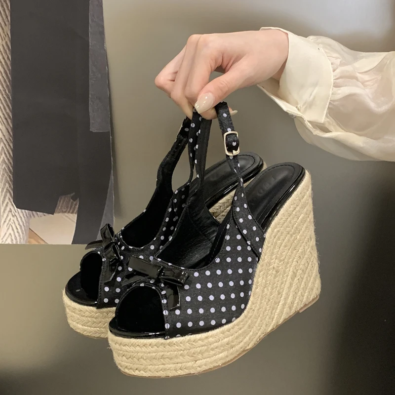 Thumbnail 4 - #79 Popular Platform Sandals Choices