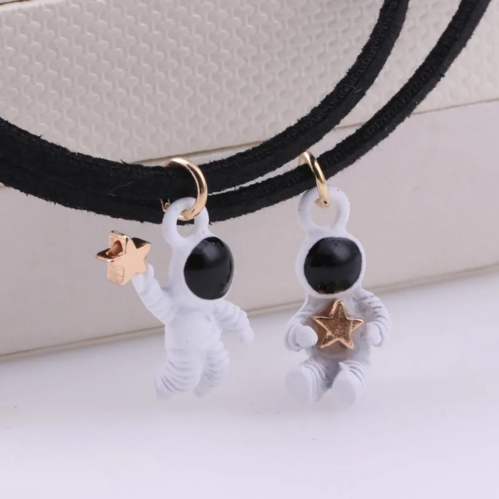

1Set Alloy Astronaut Pendant Necklace Couple Creative Lightweight Durable Jewelry Gift for Women Men Unique Design