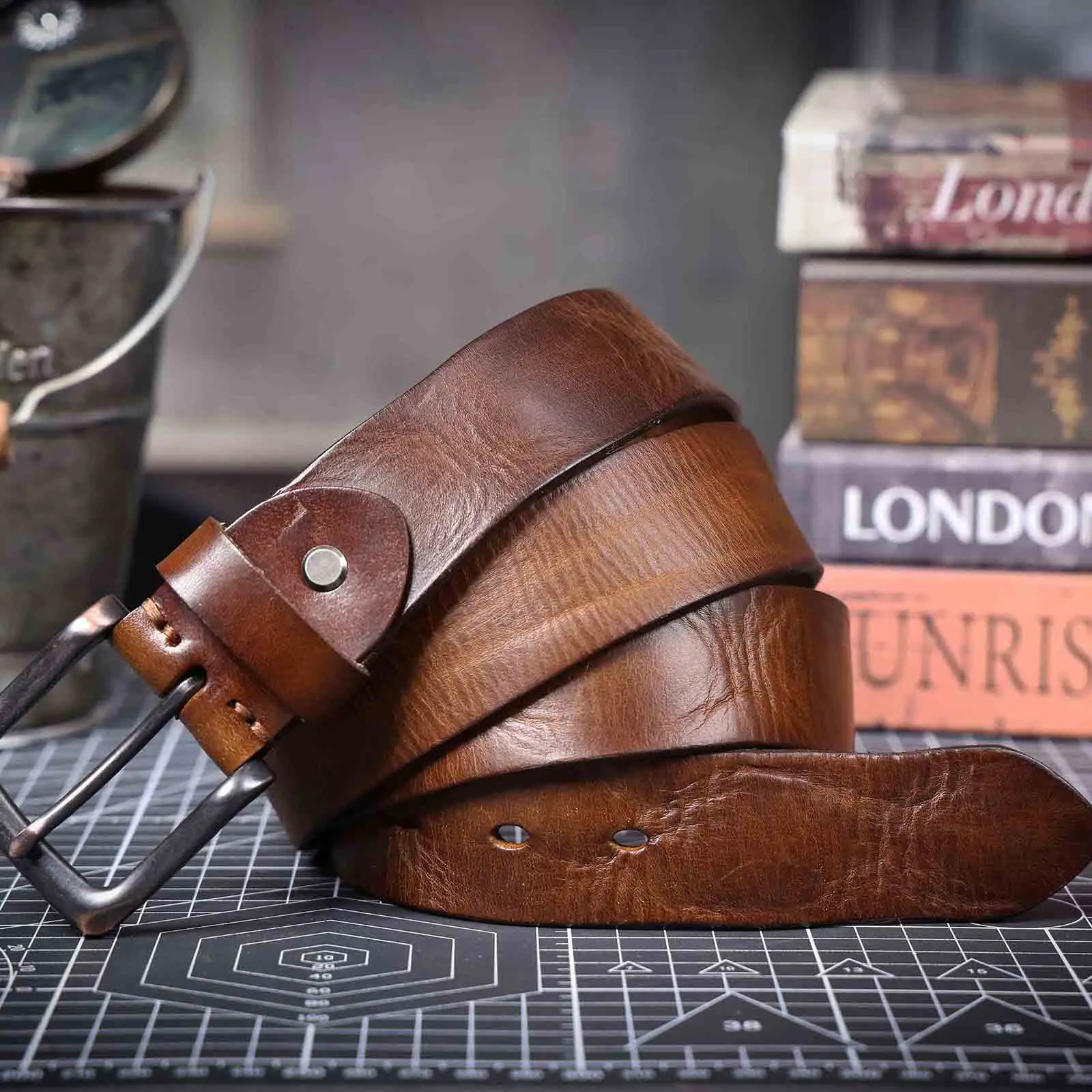 Vintage Echtleder Herren-Gürtel aus Rindsleder mit Dornschließe, Italienisches Verdicktes Leder mit Geschenkbox, Ideale Geschenkwahl – Detail 19