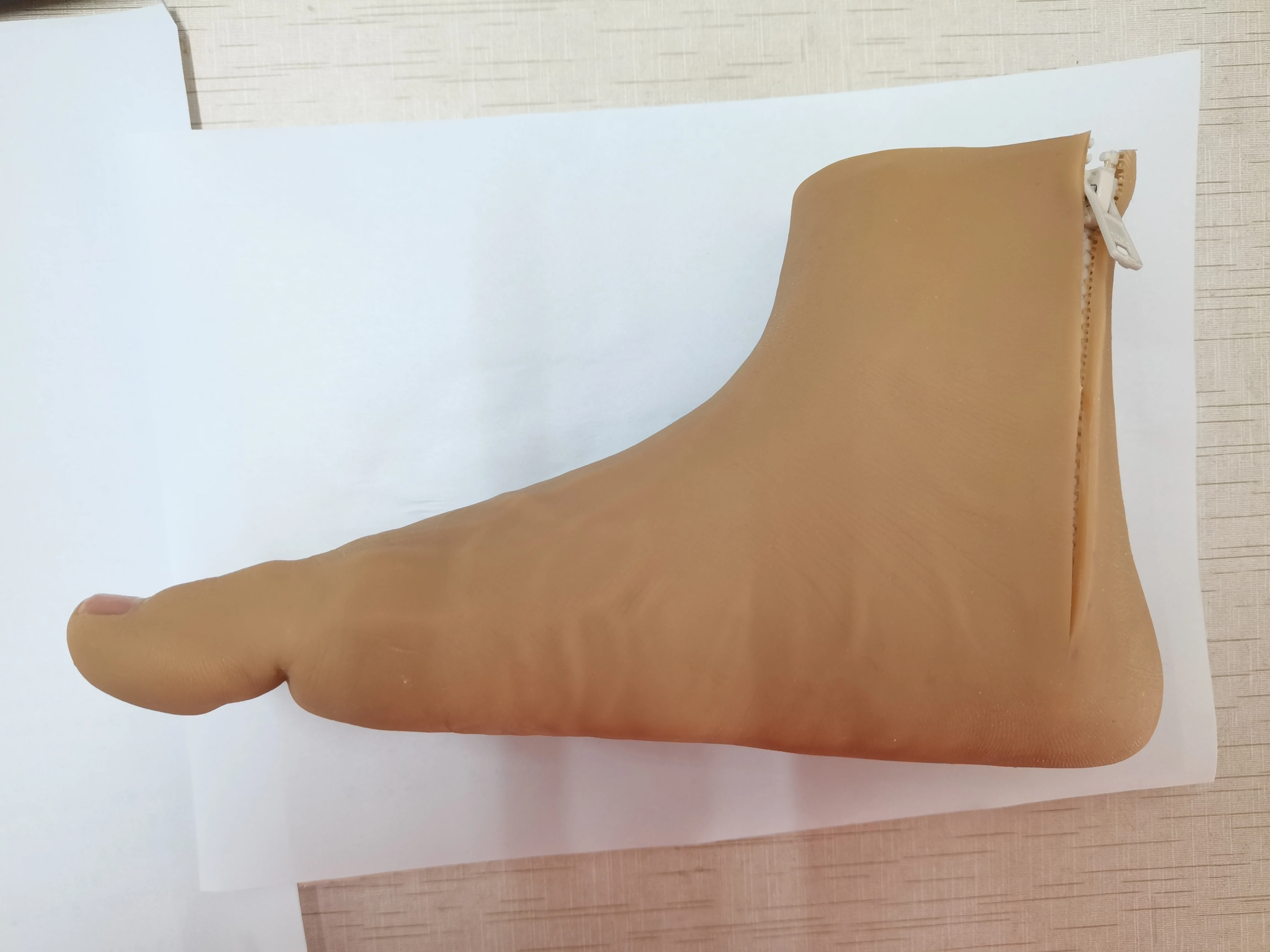 Silicone Foot Cover Prosthetics Can Be Customized.