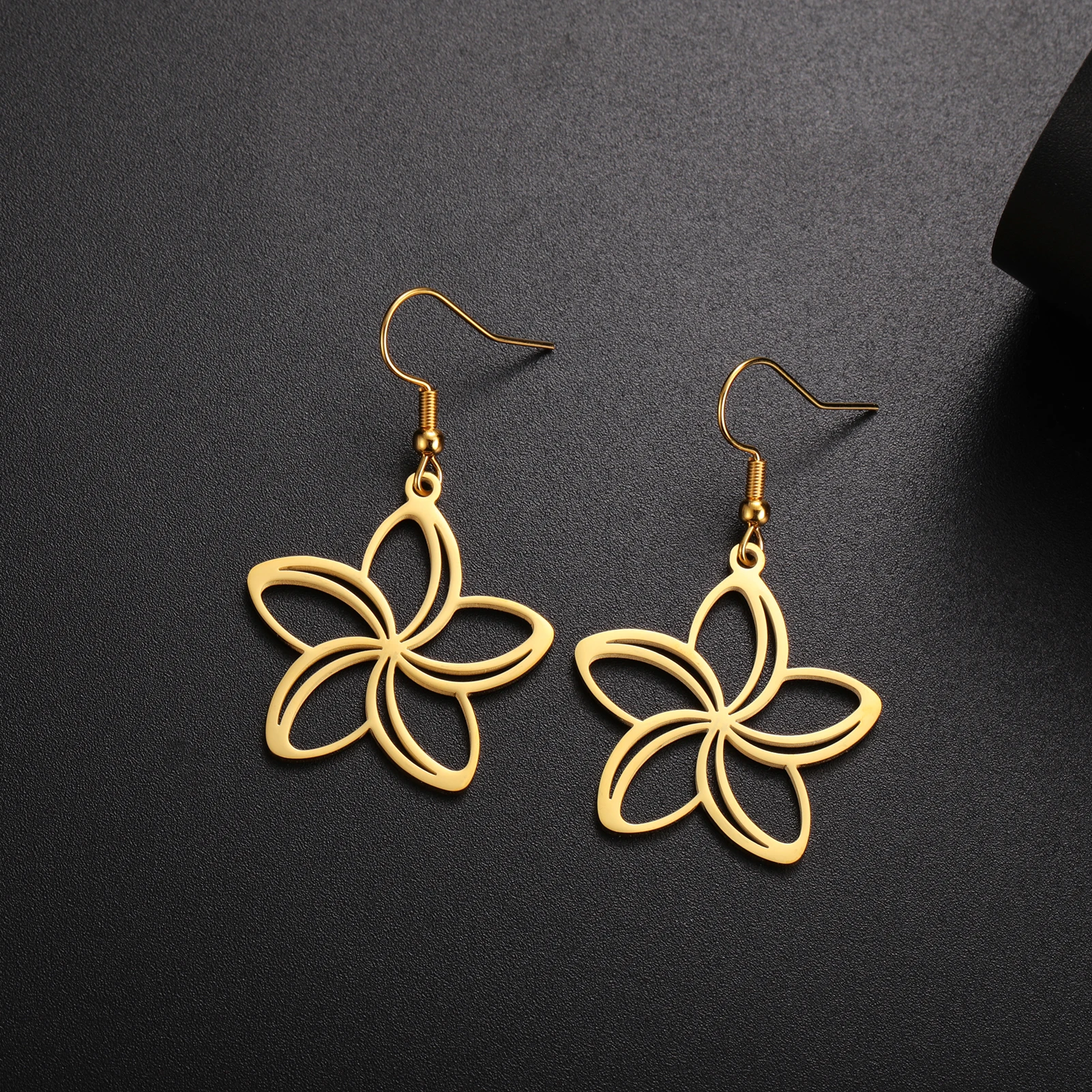 Skyrim Fünfblättriger Blumenanhänger Edelstahl-Ohrringe für Damenmode Vintage Eleganter Böhmischer Sommer-Schmuck Geschenke