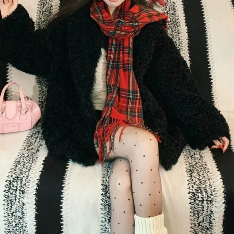 معطف فرو شتوي جديد صديق للبيئة لعام 2025 للنساء متوسط وطويل من صوف الضأن الأسود السميك #4