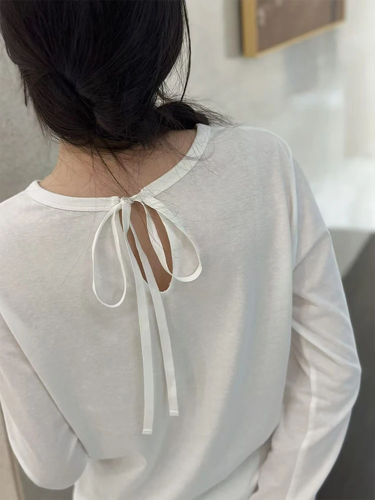 

Новинка весенней коллекции Lesionchan2025: хлопковая футболка с длинным рукавом и дизайнерскими лямками, можно носить как нижний слой, так и как самостоятельную вещь.