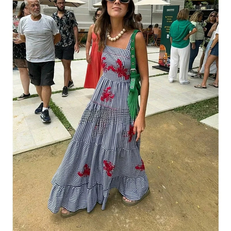 เดรสทรงเอไลน์ลายสก็อตแบบพองๆ แต่งระบาย ปักลายแบบล็อบสเตอร์  ทรงยาว เอวสูง เหมาะสำหรับใส่ไปทำงาน สไตล์วินเทจสำหรับผู้หญิง