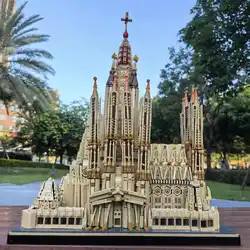 Barcelona Sagrada Familia Model Kit 10045 Collectible Building blocks Set for Adults Gift Idea for Lovers of History