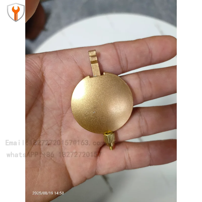 The pendulum of the old-fashioned mechanical table clock is 6.5 cm long and weighs about 50 grams.
