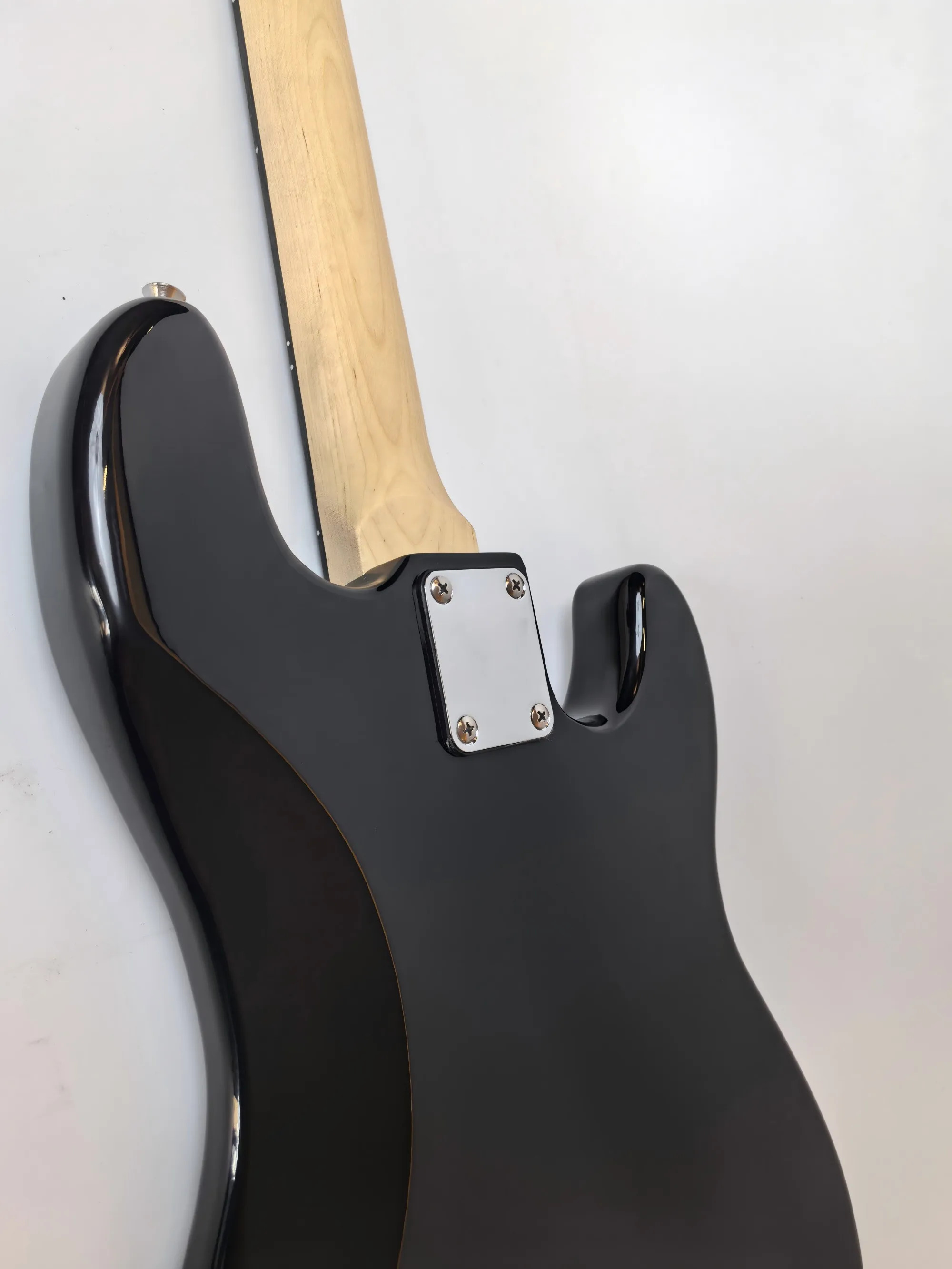 In Stock,Bass on the left hand, black 20 grades 4 string bass, directly sold by the manufacturer, can be customised.