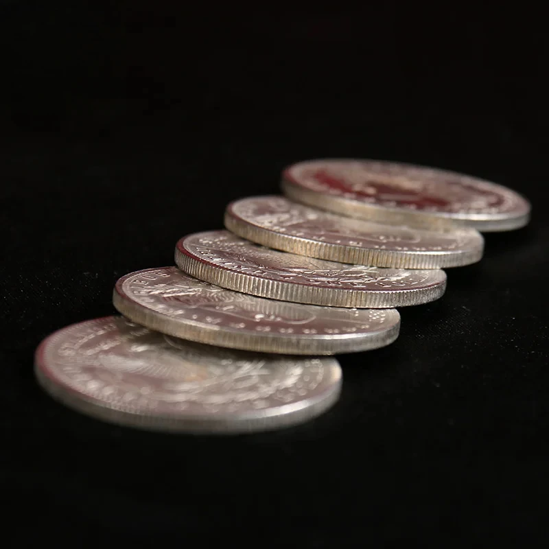 

Набор из скорлупы и монет «Ходячая Свобода» в полдолларе/Набор из скорлупы и монет «Марганский доллар» (4 монеты 1 корпус) Реквизит от Oliver Magic Tricks