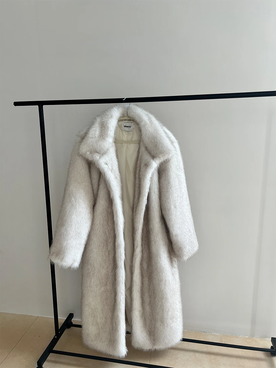 معطف طويل من الفرو الصناعي الحصري منفوش كبير الحجم وياقة على شكل طية صدر السترة باللون الأبيض المتدرج والمال القديم مريح ونظيف مناسب سترة خارجية غامضة