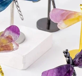 1 Naturalny Kryształ Surowy Kamień Kolorowy Fluoryt Ozdoba Ważka - Idealny Do Dekoracji Domu I Biura