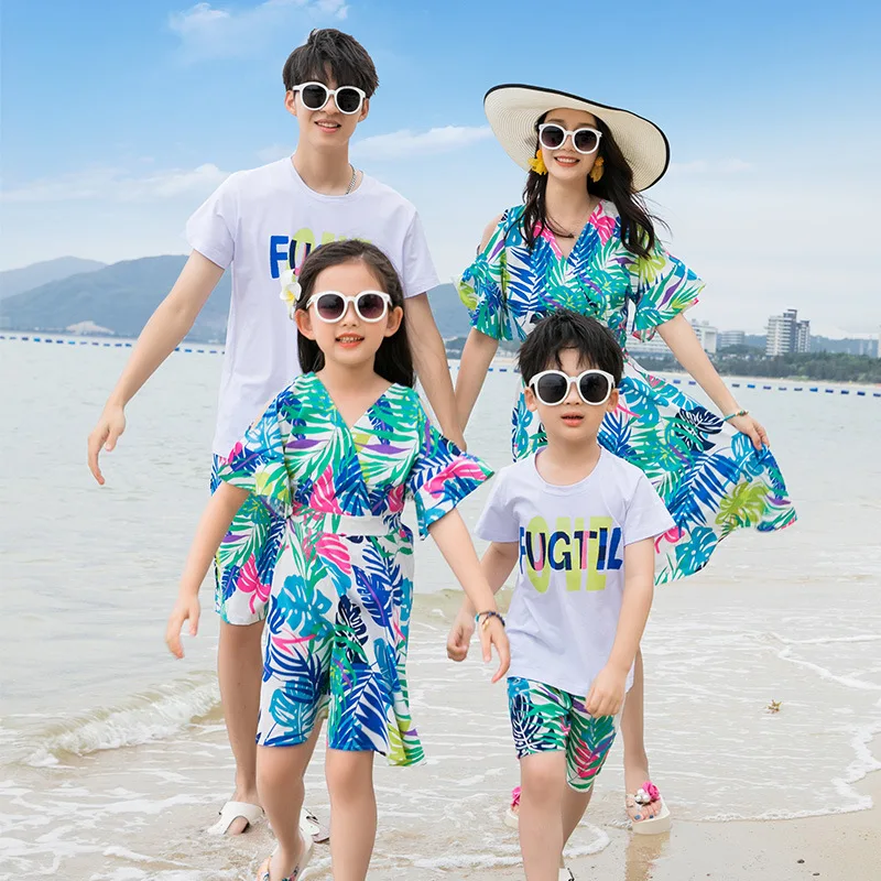 

Vacation Family Matching Couple Clothes Parent-child Beach Clothing Dad and Son Tops Shorts Two Piece Outfits Mom Daughter Dress