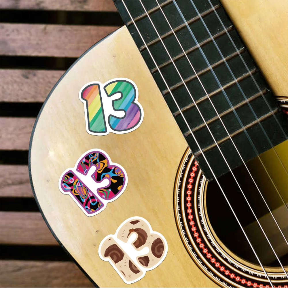 50 قطعة أرقام محظوظة الكرتون الملونة 13 ملصق ملون الإبداعية شخصية الديكور الغيتار سجل القصاصات جراب هاتف كوب ماء
