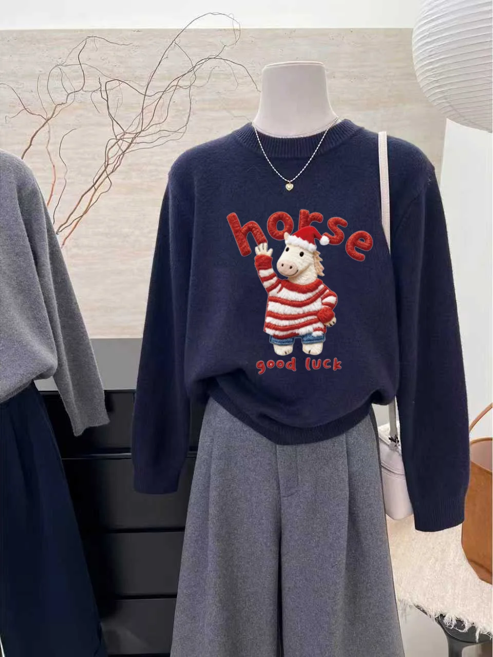 เสื้อสเวตเตอร์ถักสีแดงสำหรับผู้หญิง ลายฉลองปีใหม่ต้นฤดูใบไม้ผลิ คอกลม แขนยาว ทรงหลวม สวมใส่สบาย