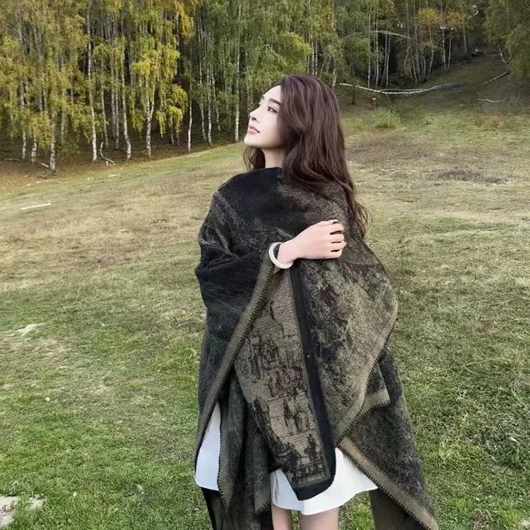 

Autumn/Winter Travel Cape Shawl for Women - Versatile Layering Wrap for Stylish Journey Outfits
