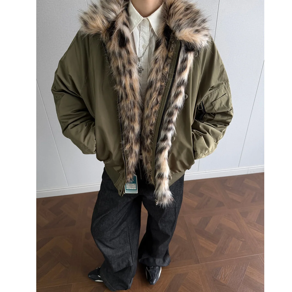 

2025 американские новые стильные мужские куртки, зимнее стеганое пальто с меховым воротником и леопардовым принтом, утепленное стеганое пальто