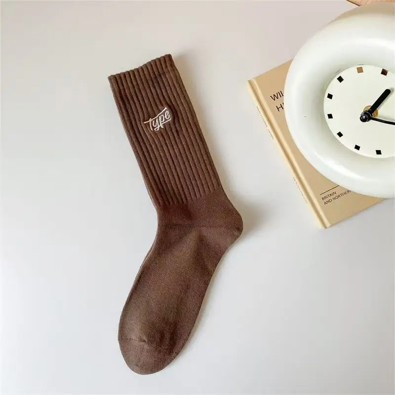 6 pares de calcetines de longitud media para hombres versátiles en todas las estaciones calcetines casuales cómodos simples que absorben el sudor con letras deportivas