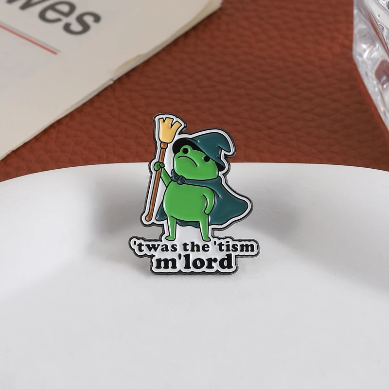 „Twas the ’Tism M’Lord Emaille Pins Witchy Frog Metall Broschen Mode Revers Abzeichen Rucksack Kleidung Schmuck Geschenk für Freunde