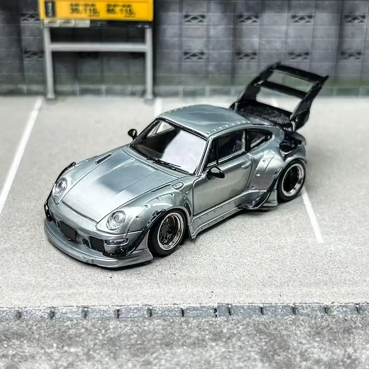 

SW 1:64 993 RWB Rotana Nakai Kai modified alloy car model