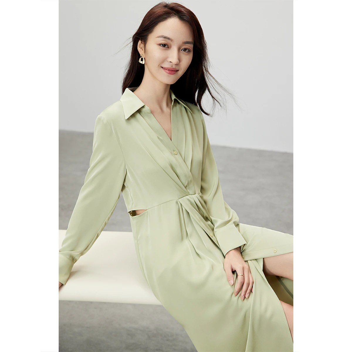 SENTUBILA Women's Pleated Dress 2026 Autumn New Waist Openwork Midi Dress V-neck Long Sleeve Solid Female Dresses 151L80081X