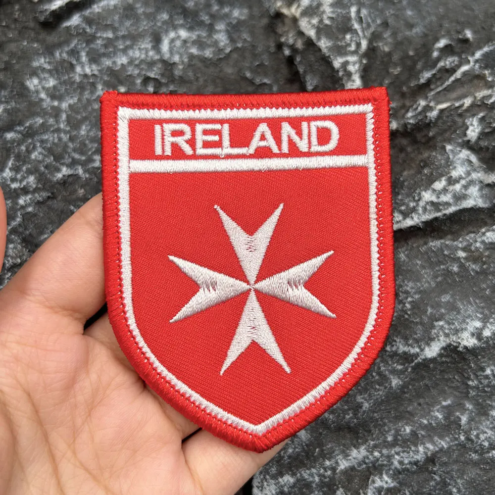ترتيب مالطا أيرلندا - شارات رقع مطرزة لمجلس الشباب الوطني أيرلندا مع خياطة على الظهر، لحقائب الظهر والسترات