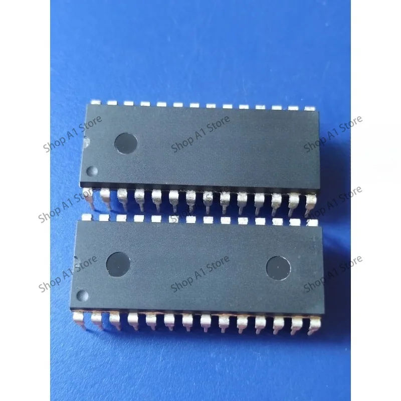 16F57-I/P in-line DIP-28 microcontroller chip