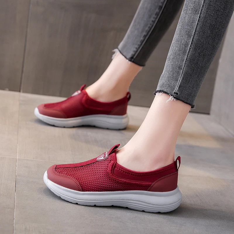 

2025 New Women Single Shoes Lightweight Outdoor Hiking Soft Bottom Sports Comfortable Undercover Wear Casual Loafers Flat Shoes