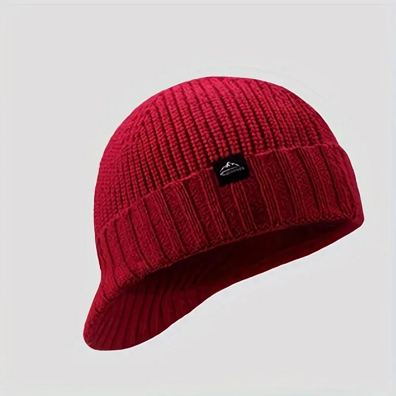 قبعة خارجية دافئة مقاومة للرياح مع حماية للأذن وتصميم مقاوم للبرد