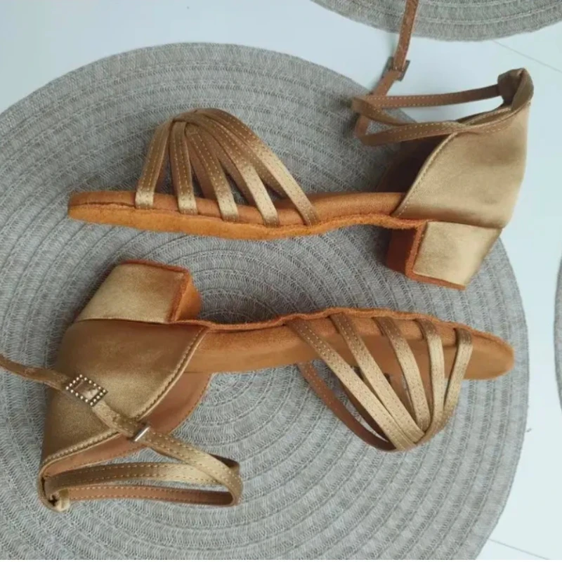 

Обувь для танцев для девочек, женская обувь для бальных танцев, латинская детская/детская обувь для танго, сальсы, латинских танцев, тренировочная обувь для сальсы на низком каблуке