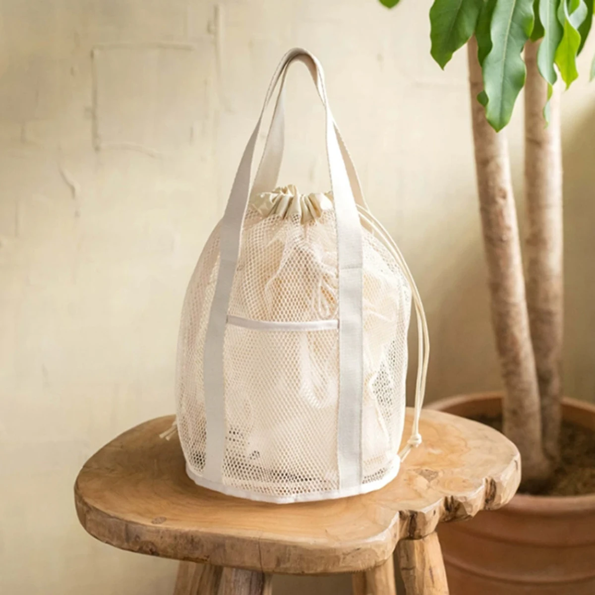 Beige Reise-Kulturtasche, ultraleichte, faltbare Handtasche mit ausgehöhltem Netzstoff, Tasche mit Kordelzug, Strandtasche, Kulturtasche, 1 Stück – Detail 4