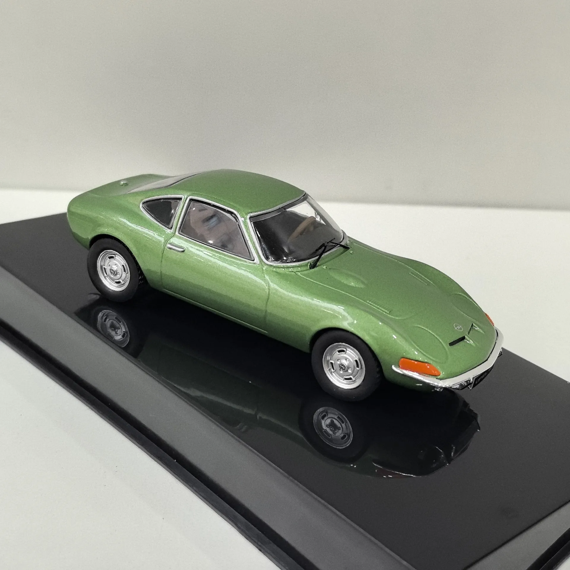 다이캐스트 IXO 1:43 스케일 OPEL GT 1969 합금 자동차 모델 소장 장난감 선물 기념품 디스플레이 장식품