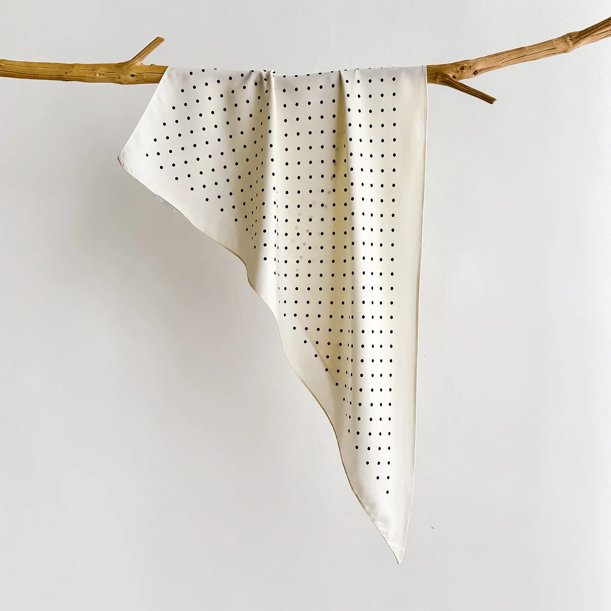 Neuer Twill-Schal Dreieckstuch für Damen Gepunktetes Halstuch Neues Stirnband Haarbänder Bedruckter Foulard Hijab Wickeltücher Bandana – Detail 7