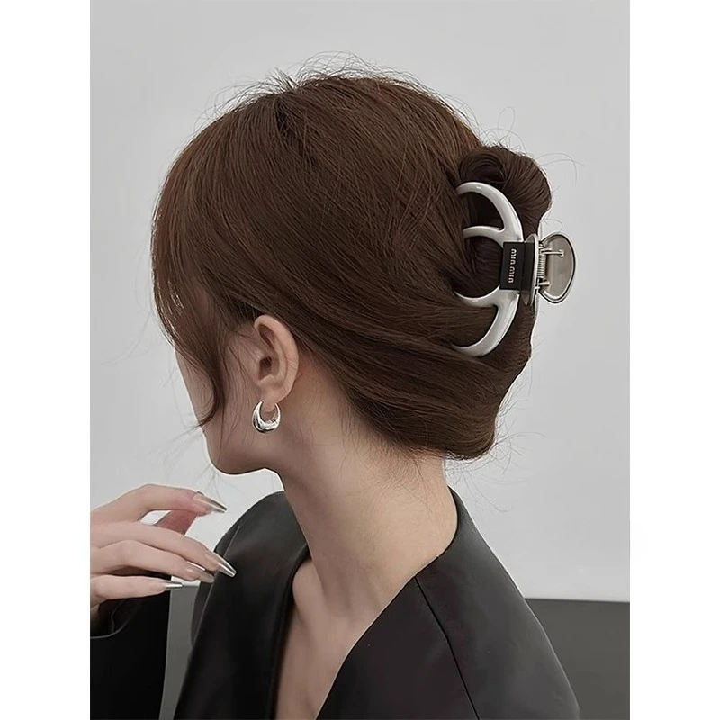 

Metal oversized back head shark clip Internet celebrity retro