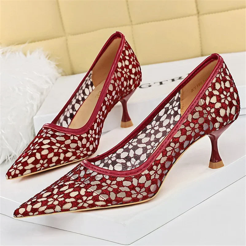 Donne Fetish 5.5 centimetri Tacchi Alti Mesh Pompe Da Sposa Da Sposa Sexy Vino Rosso Gattino Tacchi Bassi Della Signora Scarpins Da Sera Scarpe A