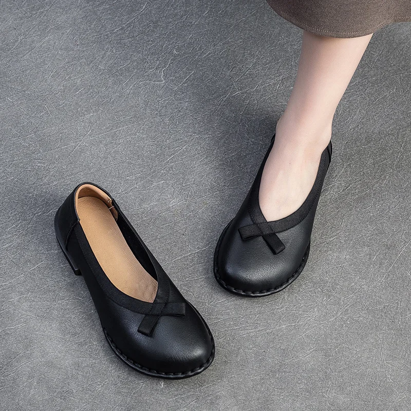 รองเท้าหนังแท้ สปริง/ซัมเมอร์ 2025 สวมใส่สบาย ส้นเตี้ย สไตล์เรโทร อเนกประสงค์ หัวกลม รองเท้าผู้หญิง