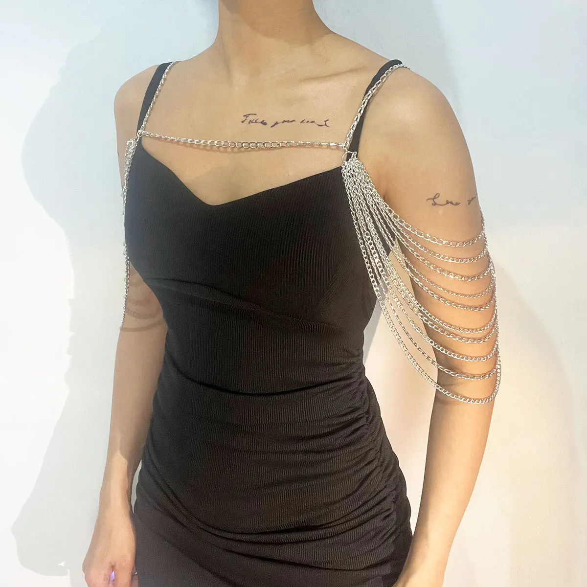 حمالات صدر معدنية بسلسلة كتف من الألومنيوم للنساء ، مجوهرات جسم مثيرة ، إكسسوارات فستان على الموضة ، هدية احتفالية