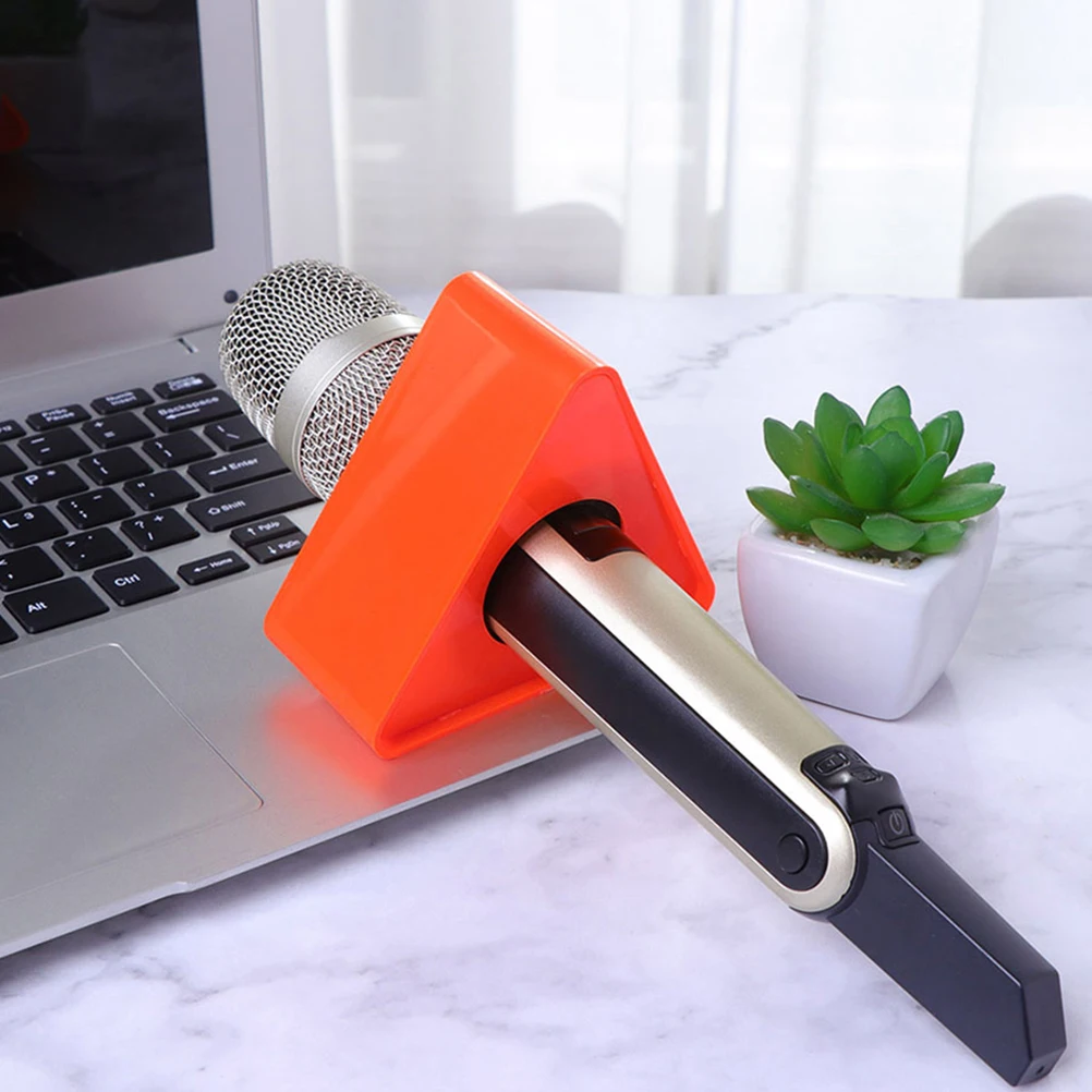 

4Pcs Microphone Logo Flag Stations Triangular Mic Holder for Interview Conference Radio Broadcast Online Meeting Recording