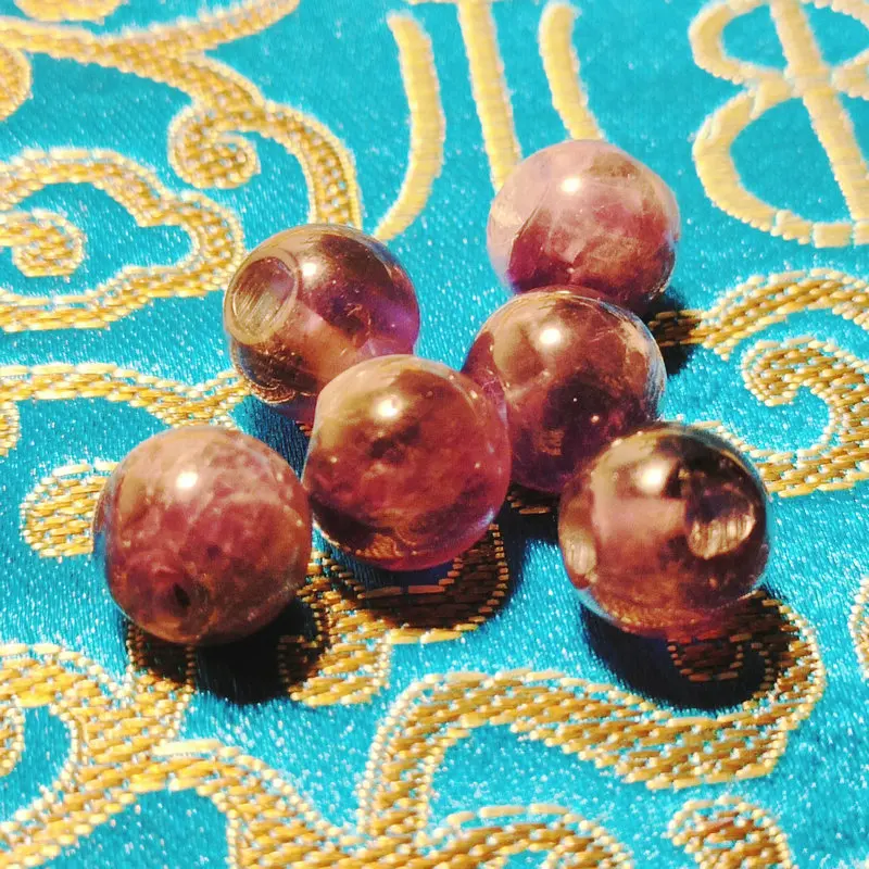 Рисунок 3 - Пуговицы в форме шара из нефрита