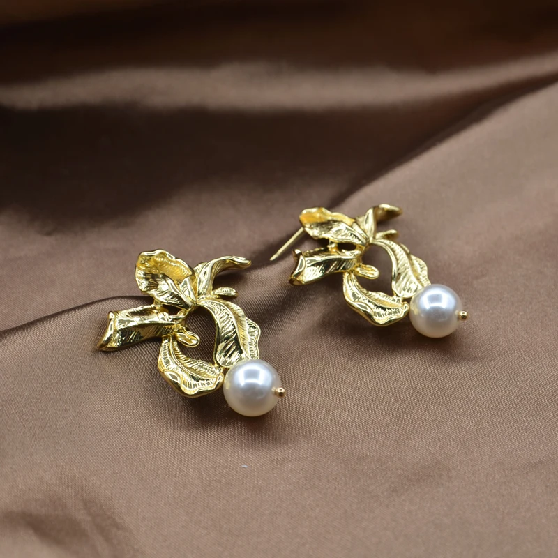 

2025 new multi-shaped creative niche pearl earrings suitable for daily birthday party gifts