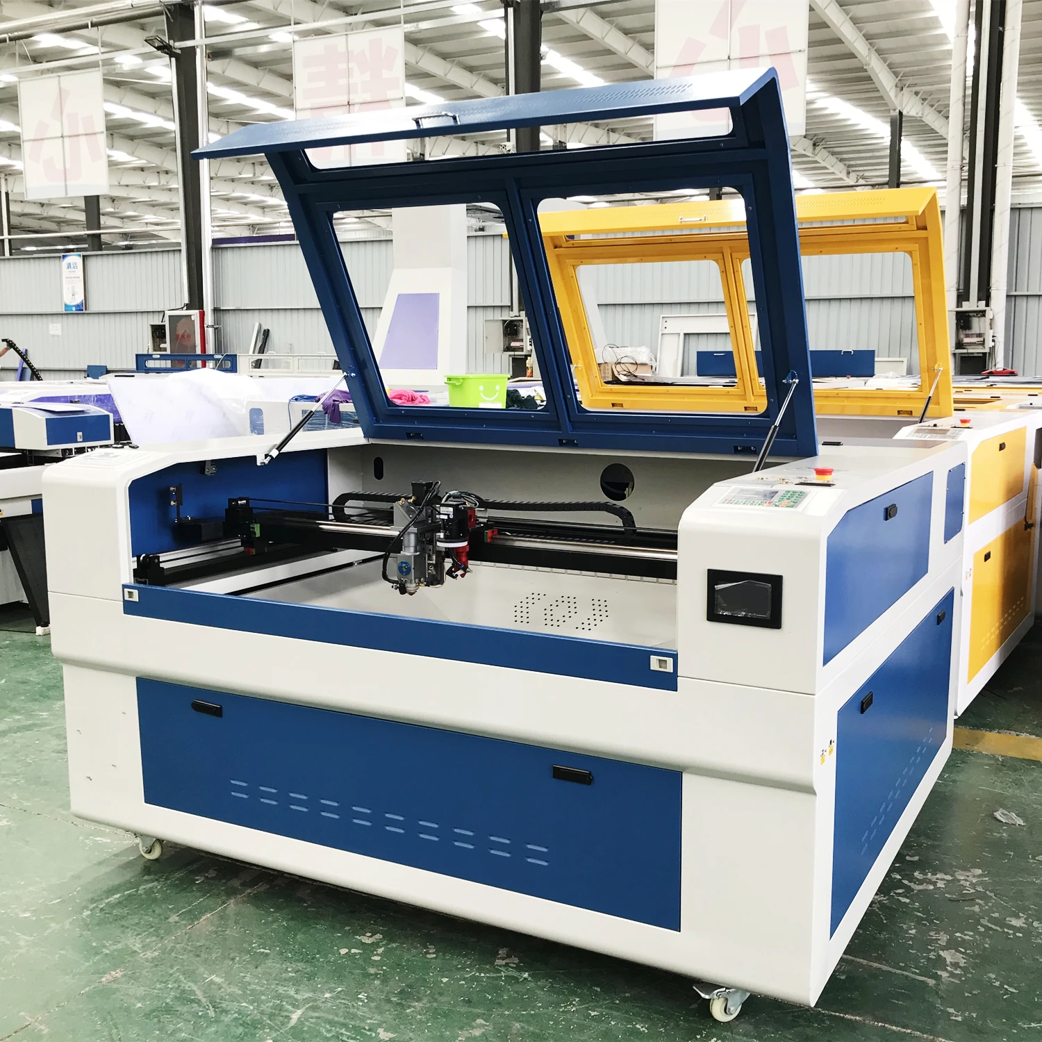 Factory sale CO2 metal laser cutting machine with RUIDA,CNC laser cutting machine metal on promotion,2mm metal laser cutter