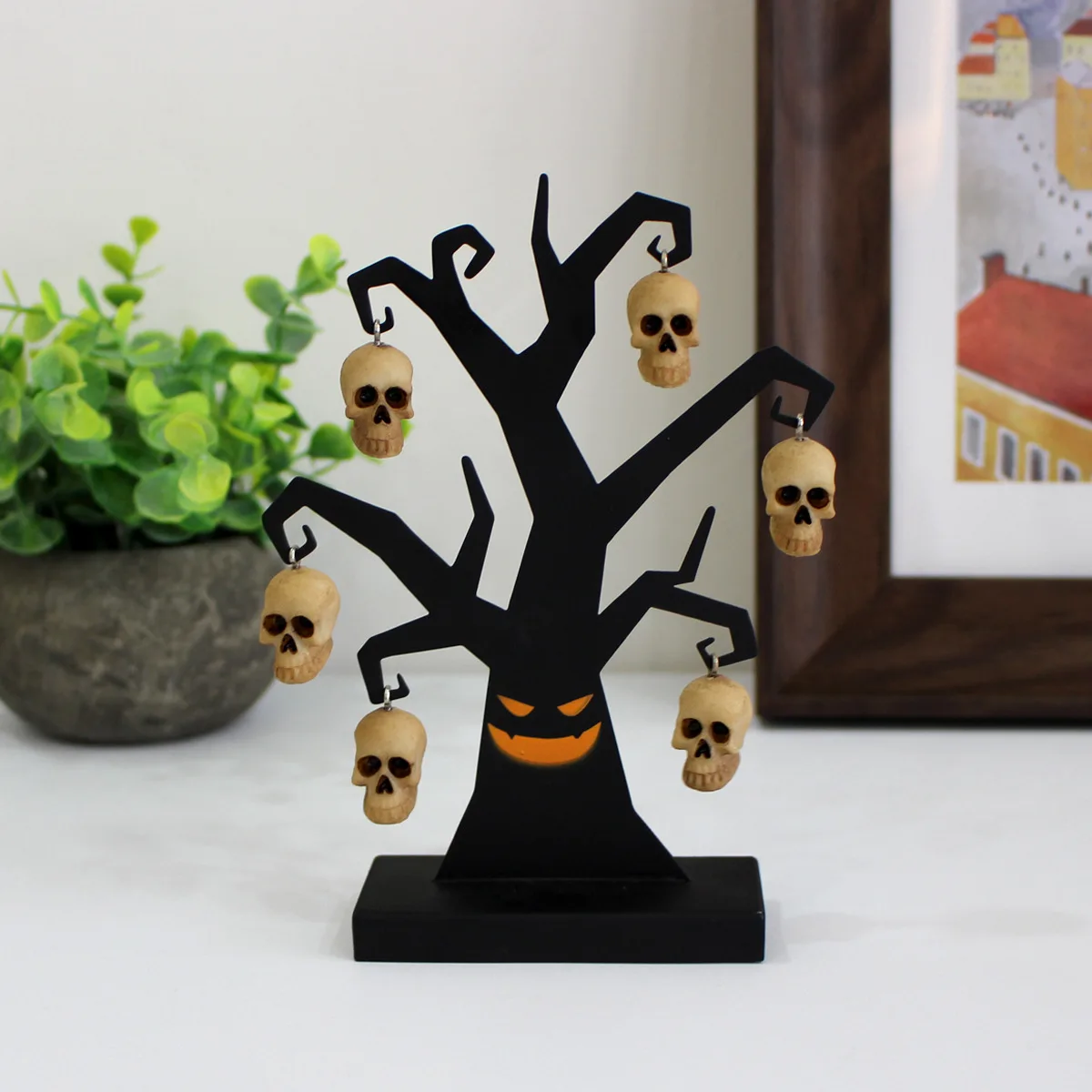 ‌Spooky Skeleton Tree Decor - Iron Halloween Wall Art for Party & Home‌