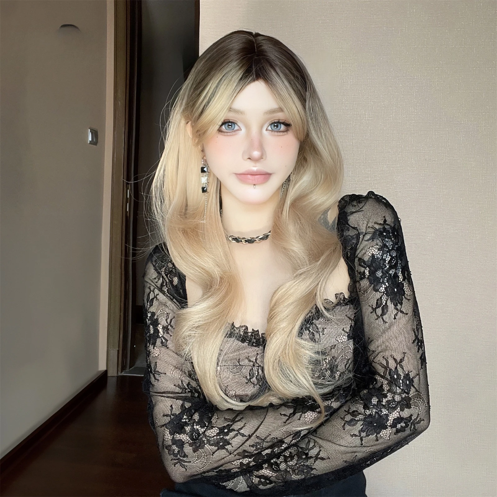 Wig lady gradual change gold long curly hair big waves Qi bangs simulation realistic chemical fiber wig