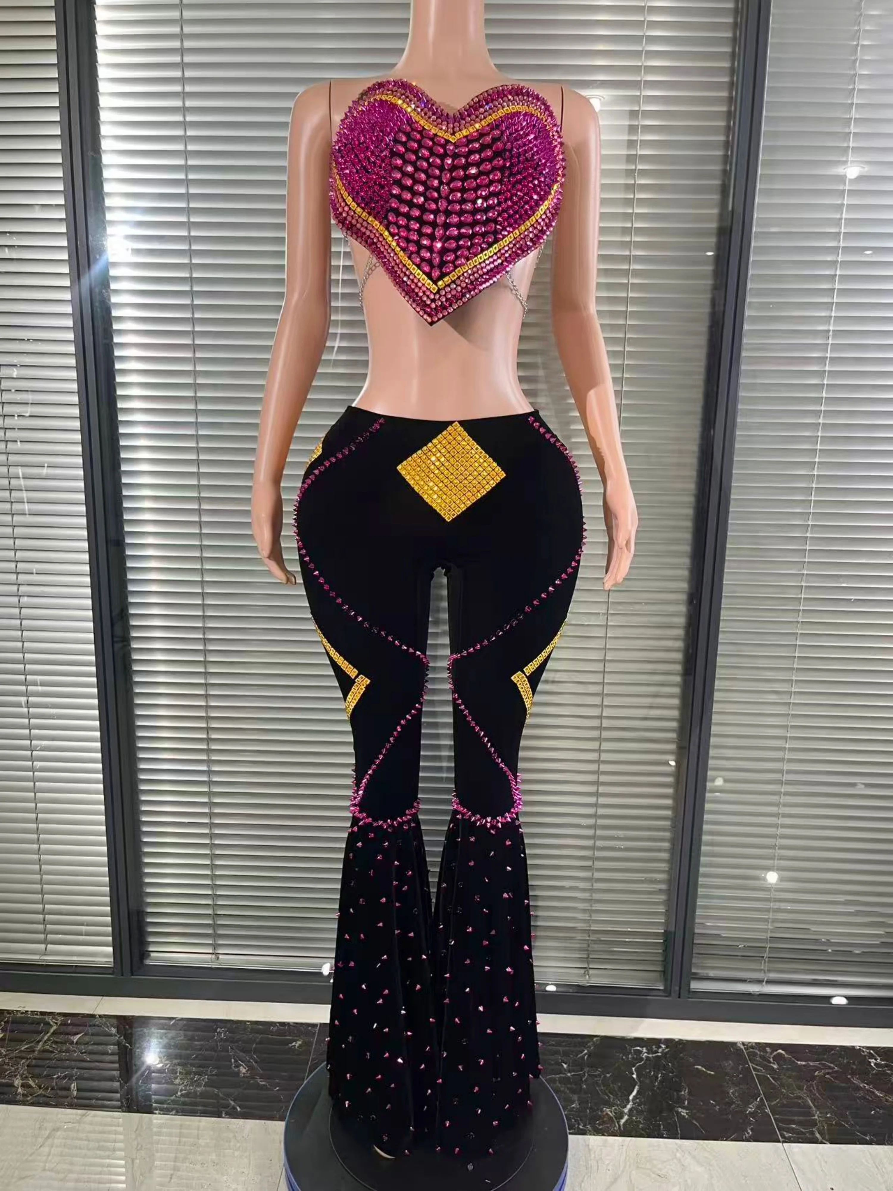 

Avant-Garde Classic 2 Pcs Set Heart Outfits For Women Goddess Senior Photoshoot Props Showgirl Queen Costumes Top And Pants